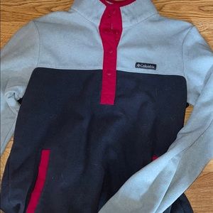 Women’s Columbia quarter button up